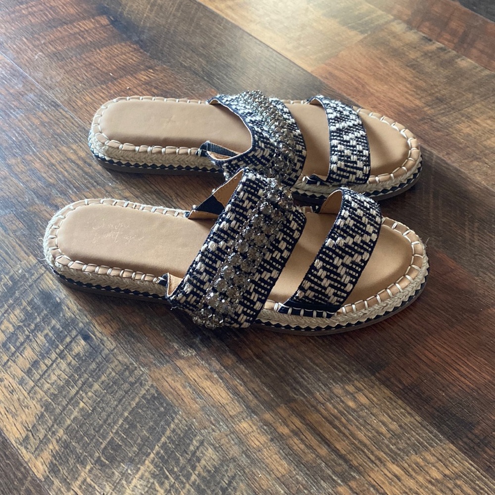 NWB Crown Vintage beaded sandals size 8.5